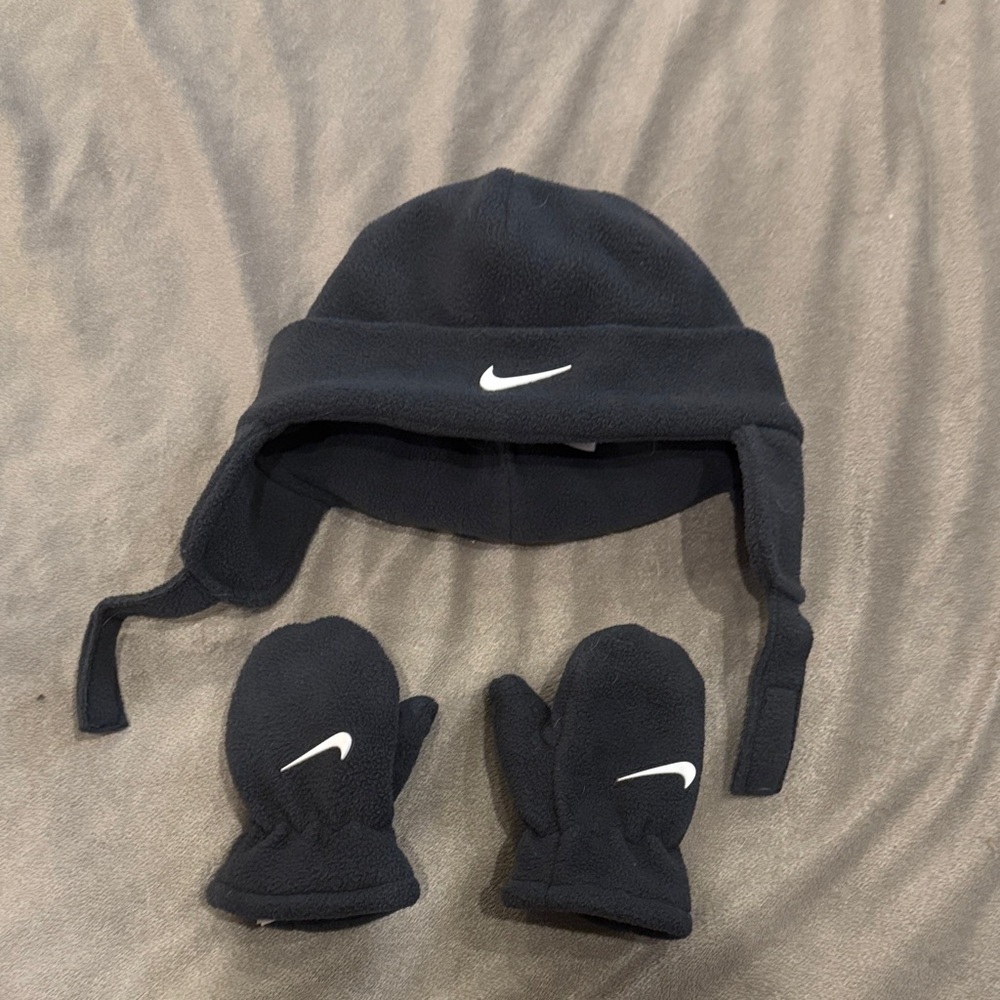 Nike Gray Fleece Winter Hat and Glove Set